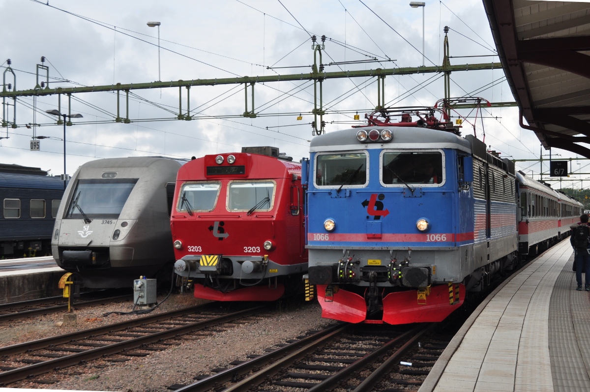 http://www.stifter-mauth.de/bahn/wp-content/uploads/fotos/schweden/2019/049_2019008_Kristinehamn_Tw3745_Tw3203_Lok_Taagab_Rc1066.jpg