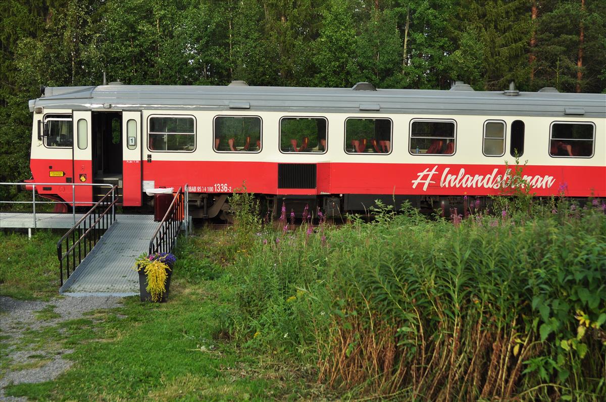 http://www.stifter-mauth.de/bahn/wp-content/uploads/fotos/schweden/2019/066_20190808_Inlandsbahn_Tw1336_Aasarna_Soedra.jpg