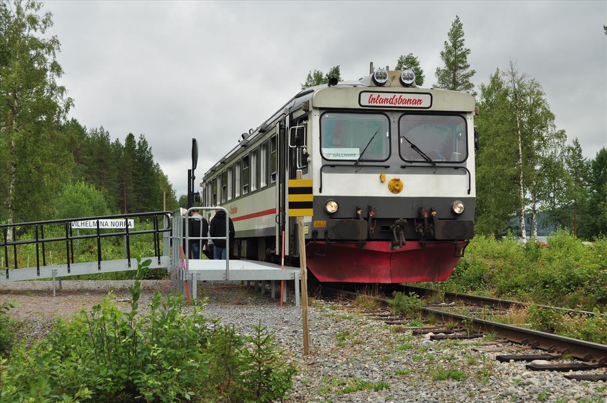 http://www.stifter-mauth.de/bahn/wp-content/uploads/fotos/schweden/2019/086_20190811_Inlandsbanan_Tw1328_Vilhelmina_Norra.jpg