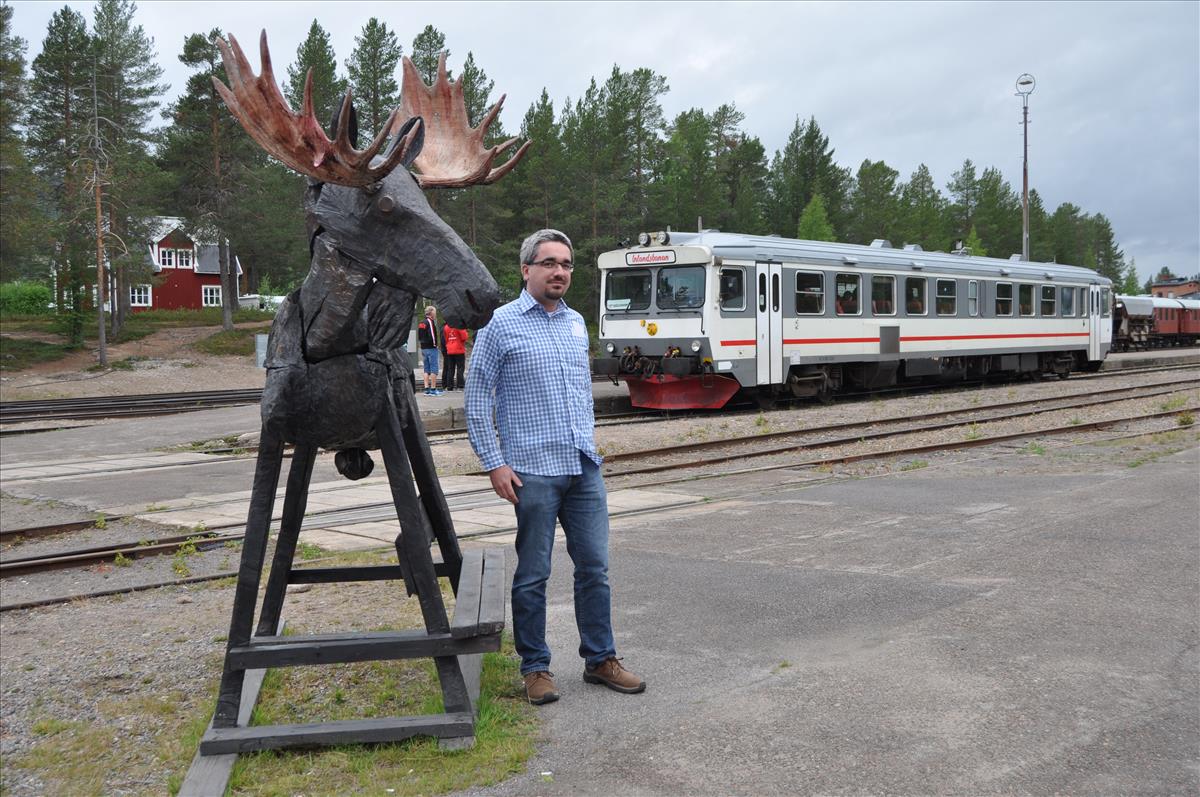 http://www.stifter-mauth.de/bahn/wp-content/uploads/fotos/schweden/2019/094_20190811_ich_am_Bf_Arvidsjaur.jpg